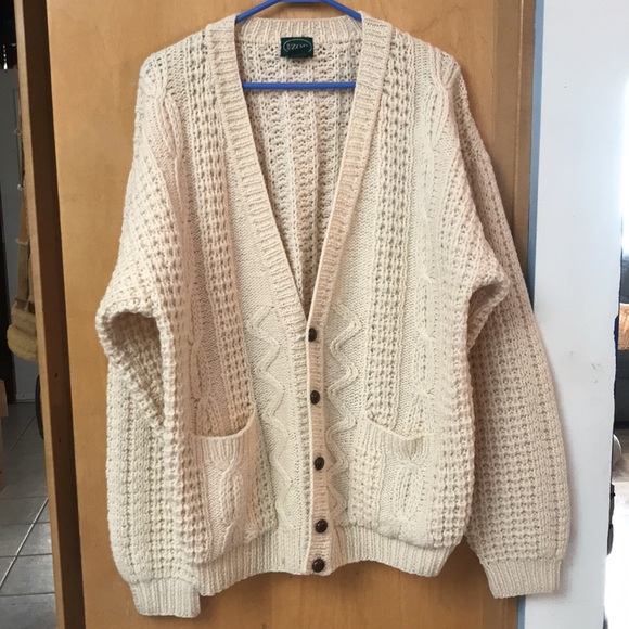Izod Other - Grandpa-core V-neck chunky shetland cable knit wool cardigan